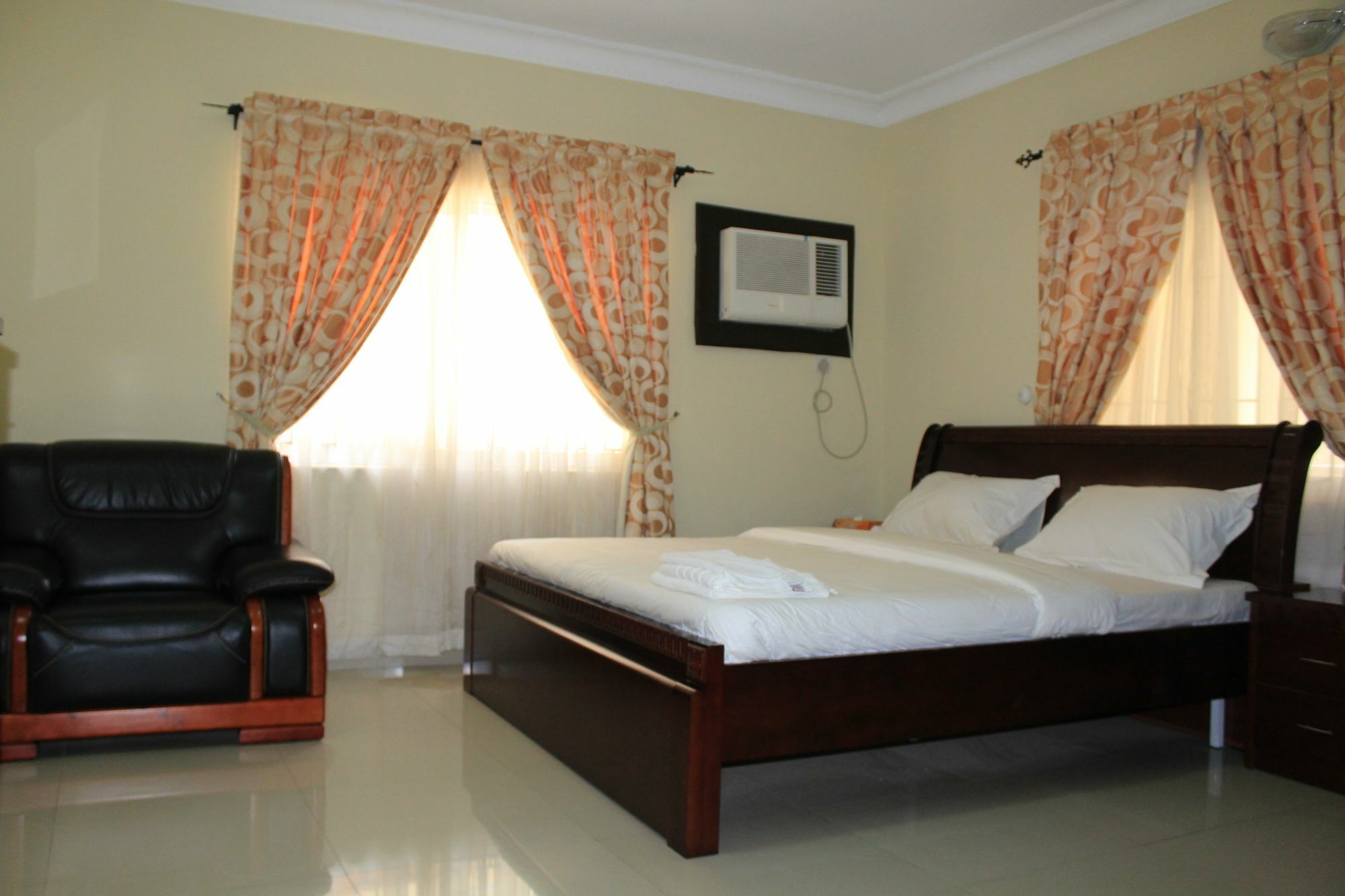 The Habitat Suites International Lagos Exterior foto